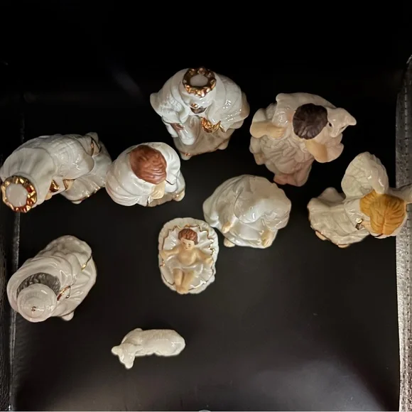 Galleria Fine Porcelain Nativity  9 Pc Set Figurine - Picture 9 of 13